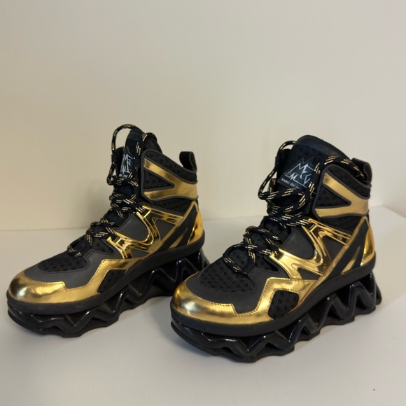 Ninja Wave Hi Top Tech Sneaker in Gold & Black - Picture 3 of 9